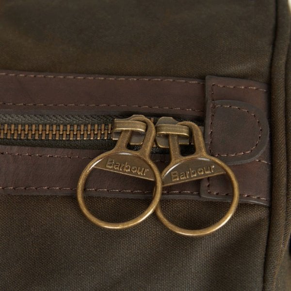 Essential Wax Holdall in Olive