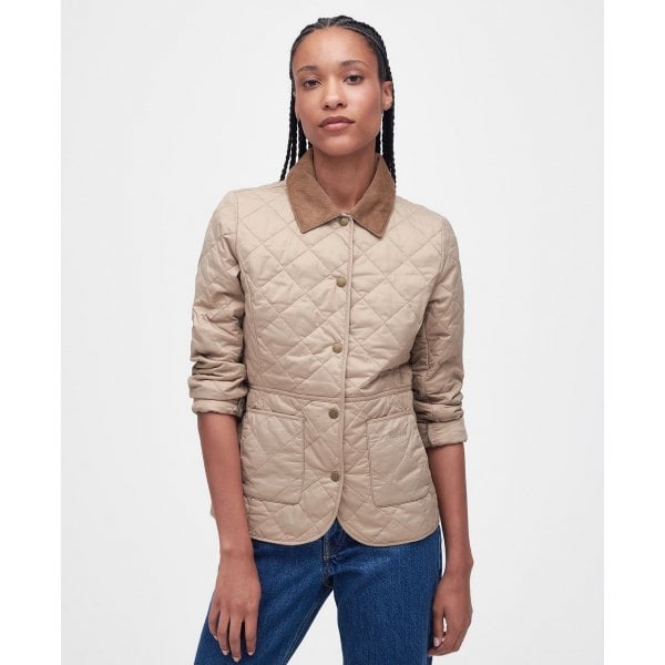 Womens Deveron Quilted Jacket in Light Trench