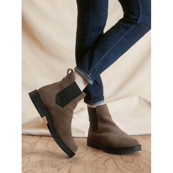 Womens Sheepskin Boudica in Fog Suede