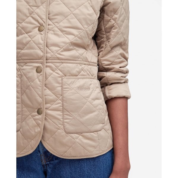Womens Deveron Quilted Jacket in Light Trench