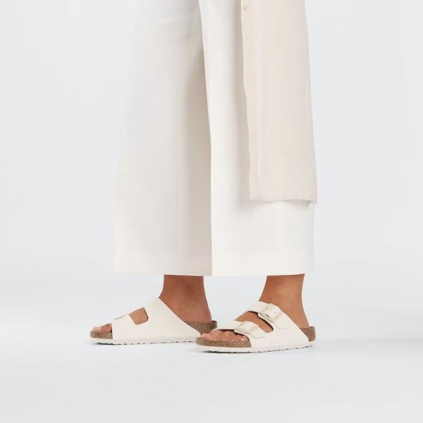 Unisex Arizona Birko-Flor Sandal in Eggshell