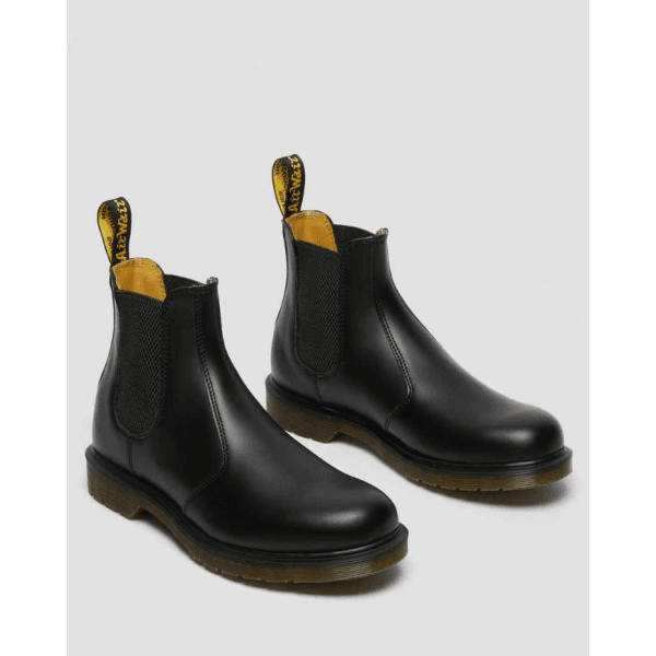 2976 Smooth Leather Chelsea Boot in Black
